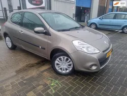 Grijs Gebruikt 2010 Renault Clio II Collection Hatchback | € 2.699 (Eerlijke prijs)