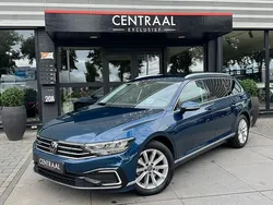Blauw, metallic lak Gebruikt 2020 VW Passat Business Stationwagen | € 21.950 (Goede deal)