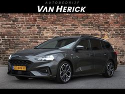 Grijs, metallic lak Gebruikt 2019 Ford Focus ST-Line Stationwagen | € 15.745 (Eerlijke prijs)
