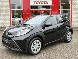 Zwart Nieuw 2025 Toyota Aygo Play Hatchback | € 21.845 (Eerlijke prijs)