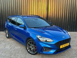 Blauw, metallic lak Gebruikt 2020 Ford Focus ST-Line Stationwagen | € 17.950 (Goede deal)