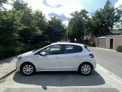 Wit Gebruikt 2017 Peugeot 208 Hatchback | € 9.750 (Eerlijke prijs)