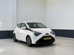 Wit Gebruikt 2020 Toyota Aygo X-play Hatchback | € 9.849 (Eerlijke prijs)