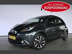 Grijs Gebruikt 2016 Toyota Aygo X-play Hatchback | € 6.940 (Eerlijke prijs)
