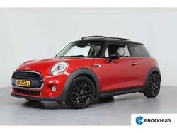 Rood Gebruikt 2017 Mini Cooper Business Hatchback | € 13.900 (Eerlijke prijs)