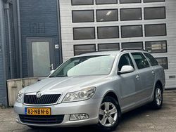 Grijs Gebruikt 2010 Skoda Octavia Ambition Stationwagen | € 2.495 (Eerlijke prijs)