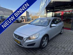 Grijs (metallic) Gebruikt 2012 Volvo V60 Momentum Stationwagen | € 6.999 (Super prijs)
