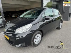 Zwart, metallic lak Gebruikt 2014 Toyota Yaris Hatchback | € 7.999 (Eerlijke prijs)
