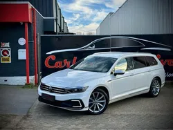 Wit / oryx white, oryx white, titanium bl Gebruikt 2020 VW Passat GTE Stationwagen | € 25.950 (Eerlijke prijs)