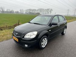 Zwart Gebruikt 2008 Kia Rio Hatchback | € 2.995 (Eerlijke prijs)