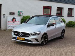 Grijs Gebruikt 2023 Mercedes B180 Luxury MPV | € 35.950