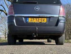 Grijs Gebruikt 2007 Opel Zafira MPV | € 2.000 (Goede deal)