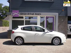 Wit Gebruikt 2014 Alfa Romeo Giulietta Distinctive Hatchback | € 11.450 (Eerlijke prijs)