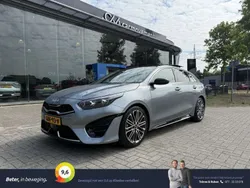 Grijs, metallic lak Gebruikt 2024 Kia ProCeed Hatchback | € 35.950 (Eerlijke prijs)