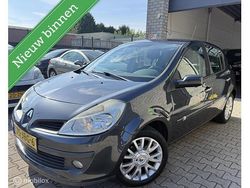 Grijs Gebruikt 2009 Renault Clio R.S. Collection Hatchback | € 2.250 (Eerlijke prijs)
