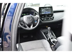 Blauw, metallic lak Gebruikt 2021 Toyota Corolla Stationwagen | € 23.499 (Eerlijke prijs)