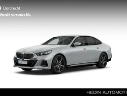 Grijs Gebruikt 2025 BMW 550e M Sport Sedan | € 84.895 (Super prijs)