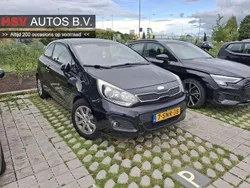 Zwart, metallic lak Gebruikt 2013 Kia Rio Plus Hatchback | € 3.999 (Eerlijke prijs)