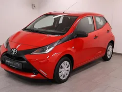 Rood Gebruikt 2018 Toyota Aygo Hatchback | € 8.944 (Eerlijke prijs)
