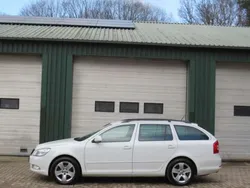 Wit, metallic lak Gebruikt 2011 Skoda Octavia Stationwagen | € 3.950 (Eerlijke prijs)