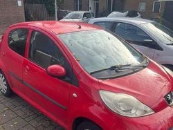 Rood Gebruikt 2008 Peugeot 107 Hatchback | € 2.300 (Eerlijke prijs)