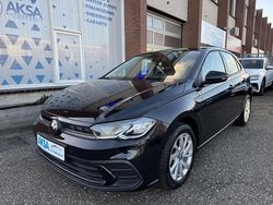 Zwart (metallic) Gebruikt 2022 VW Polo Life Hatchback | € 18.450 (Goede deal)