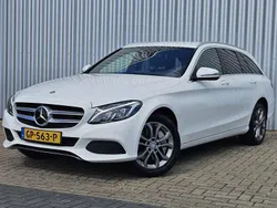 Wit, metallic lak Gebruikt 2015 Mercedes C350 Stationwagen | € 16.950 (Eerlijke prijs)