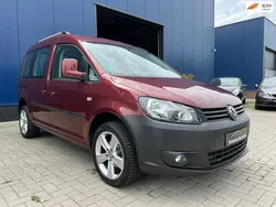 Rood, metallic lak Gebruikt 2012 VW Caddy Highline MPV | € 10.449 (Eerlijke prijs)