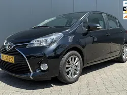 Zwart Gebruikt 2017 Toyota Yaris Trend Hatchback | € 8.995 (Eerlijke prijs)