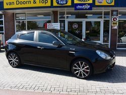 Zwart, andere lak Gebruikt 2015 Alfa Romeo Giulietta Distinctive Hatchback | € 15.945