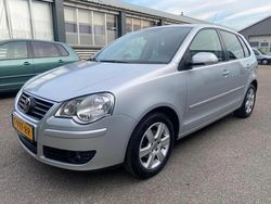 Grijs, metallic lak Gebruikt 2009 VW Polo Comfortline Hatchback | € 4.750 (Iets duurder)