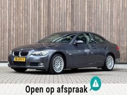 Grijs, metallic lak Gebruikt 2009 BMW 320 Executive Coupé | € 8.950 (Eerlijke prijs)