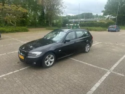 Zwart, metallic lak Gebruikt 2012 BMW 320 Luxury Line Stationwagen | € 4.600 (Super prijs)