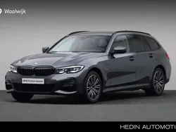 Grijs, metallic lak Gebruikt 2022 BMW 330 Comfort Edition Stationwagen | € 39.880 (Eerlijke prijs)