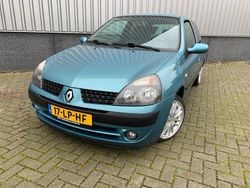 Blauw, metallic lak Gebruikt 2003 Renault Clio II Hatchback | € 1.999