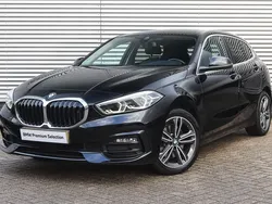Zwart Gebruikt 2023 BMW 118 Sport Line Hatchback | € 26.950 (Goede deal)