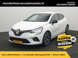 Wit metallic Gebruikt 2022 Renault Clio V Techno Hatchback | € 16.995 (Eerlijke prijs)