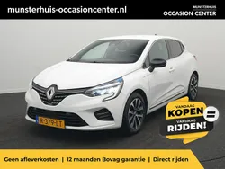 Wit metallic Gebruikt 2022 Renault Clio V Techno Hatchback | € 17.995 (Eerlijke prijs)