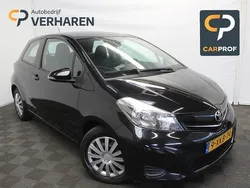 Zwart Gebruikt 2014 Toyota Yaris Hatchback | € 11.900 (Eerlijke prijs)
