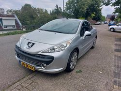 Grijs (metallic) Gebruikt 2008 Peugeot 207 CC Sport Cabriolet | € 3.450 (Eerlijke prijs)