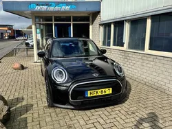 Zwart Gebruikt 2023 Mini Cooper Classic Hatchback | € 26.450 (Eerlijke prijs)