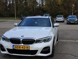 Wit Gebruikt 2021 BMW 330e M Sport Stationwagen | € 35.500 (Eerlijke prijs)