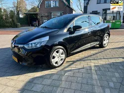 Zwart Gebruikt 2015 Renault Clio IV Dynamique Hatchback | € 5.999 (Eerlijke prijs)