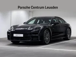Diepzwart metallic Gebruikt 2024 Porsche Panamera Turbo E-Hybrid Sedan | € 204.900