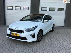 Wit Gebruikt 2018 Kia Ceed Hatchback | € 17.499 (Eerlijke prijs)