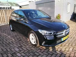 Zwart, metallic lak Gebruikt 2019 Mercedes B180 Premium Plus MPV | € 18.995 (Goede deal)