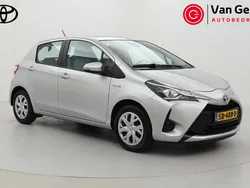 Grijs Gebruikt 2018 Toyota Yaris Hybrid Hatchback | € 16.999 (Eerlijke prijs)