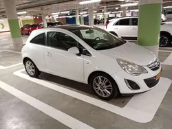 Wit Gebruikt 2011 Opel Corsa Hatchback | € 2.600 (Goede deal)