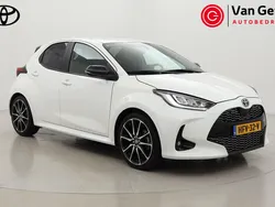 Wit Gebruikt 2023 Toyota Yaris Hybrid Sport Hatchback | € 27.299 (Eerlijke prijs)