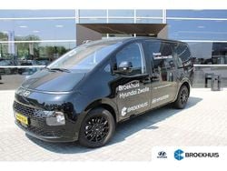 Zwart Nieuw 2024 Hyundai Staria Van | € 25.900
